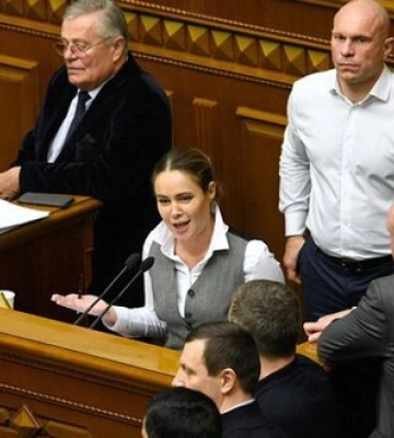 Рада лишила мандатов нардепов ОПЗЖ Волошина, Королевскую и Солода Рада лишила мандатов нардепов ОПЗЖ Волошина, Королевскую и Солода
