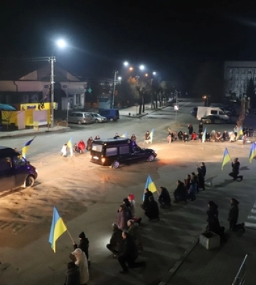 На Волинь привезли тіло загиблого Героя. Відео