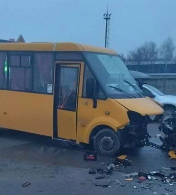 Смертельна ДТП у Київській області: легковик влетів у маршрутку