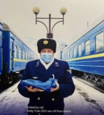 В Ужгороді відкрили виставку фотографій про залізничників та евакуацію. ФОТО