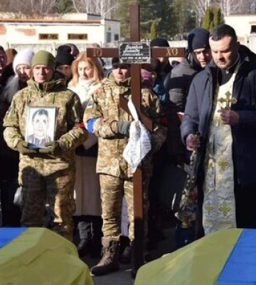 С павшими пограничниками Михаилом Барадулей и Николаем Лосятинским попрощались в Сумах. ФОТО
