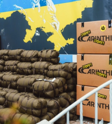 У Латвії зібрали для ЗСУ партію спальних мішків з малюнками школярів та солодощами (ФОТО)