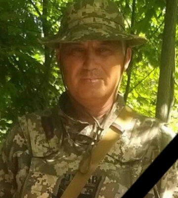 Дружину та сина Ігор захищатиме з неба. На Дніпропетровщині на колінах проводжають Героя в останню путь