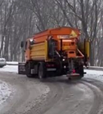 Полтавців просять не лишати автівки на узбіччях доріг