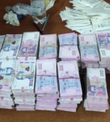 Чоловік намагався вивезти з України понад 3 300 000 гривень