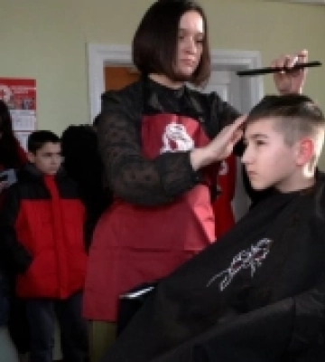 У Дубні відкрили соціальну перукарню