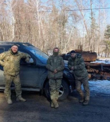 Військовим із Дніпра передали машину на фронт