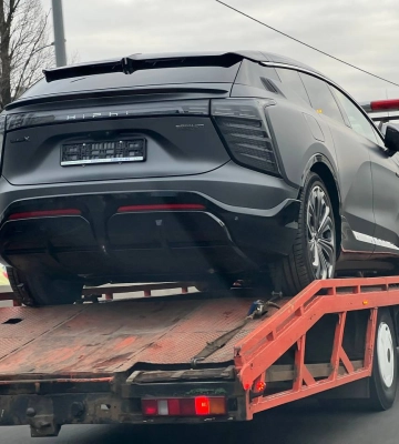 У Києві вперше помічено китайський електрокросовер HiPhi X за $90 000: фото та відео