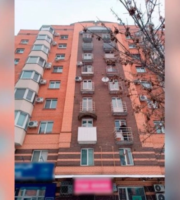 У Полтаві біля багатоповерхівки знайшли мертвого чоловіка