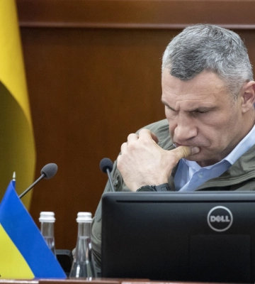 В Соломенском районе Киева произошел сильный пожар на складе