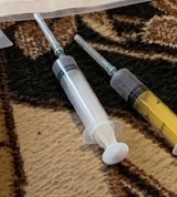 У Вараші до місцевих наркодилерів із обшуками завітали оперативники