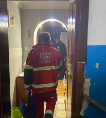 У Луцьку 55-річна жінка вдома втратила свідомість і не відчиняла двері родичам.
