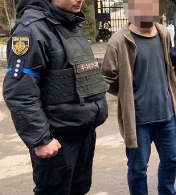 У Львові камери спостереження допомогли затримати жорстоких вокзальних грабіжників (ФОТО)