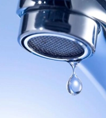 Дніпровські комунальники ліквідують аварію на водоводі в Індустріальному районі