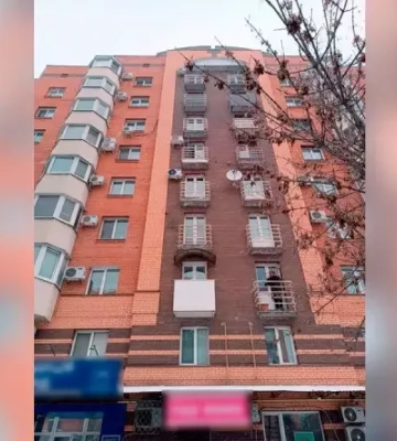 Випав із 6 поверху: у Полтаві біля багатоповерхівки на вулиці Небесної сотні знайшли мертвого чоловіка