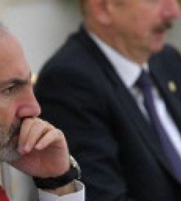 Лидеры Армении и Азербайджана обсудили мир на первой личной встрече с октября