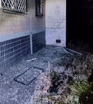 Окупанти з важкої артилерії вдарили по Нікополю, пошкоджено будинки, лінії електропередач, автомийку. ФОТО