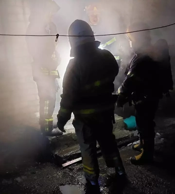 У Дніпропетровській області з палаючого будинку врятували чоловіка та жінку