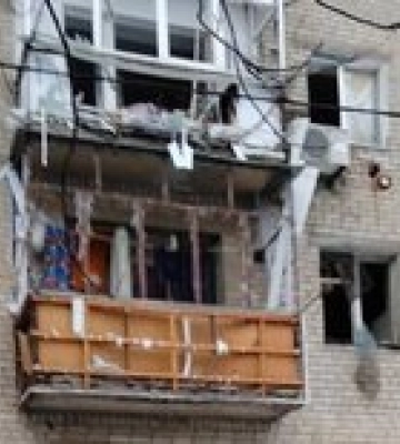 Россияне нанесли удар по Дружковке, повредили две многоэтажки – фото