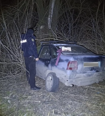 В Одеській області автомобіль зіткнувся з деревом