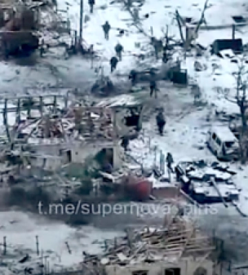 В Угледаре россиянам устроили &quot;тараканьи&quot; бега: видео ударов ВСУ