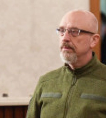 Спекуляції скасовуються: рішення залишити Резнікова на посаді міністра оборони походило від Президента – Reuters