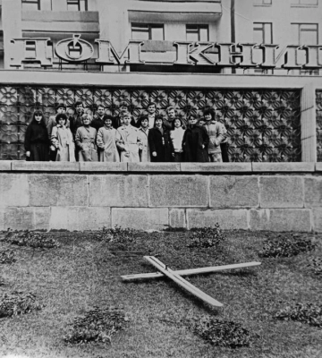 Про Дніпро: історія унікального квіткового годинника