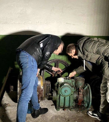 Як у Дніпрі відновлюють ліфти у постраждалому від ракетного удару будинку на Перемозі (відео)