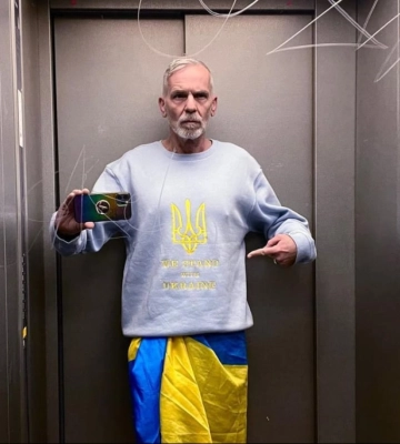 Стиліст з Німеччини своїм новим образом підтримав український Маріуполь (ФОТО)