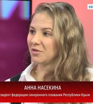 Глава федерации в аннексированном Крыму открыла в стране ЕС школу синхронного плавания