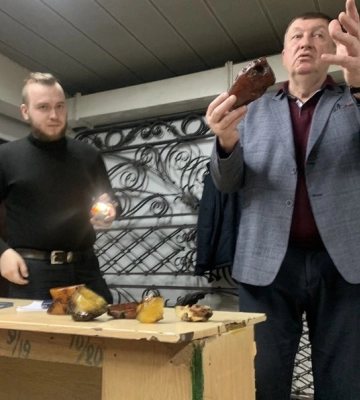 Бурштин на Рівненщині особливий завдяки кольору