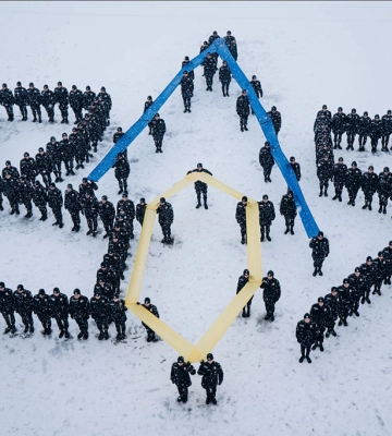 Дніпровські курсанти провели патріотичний флешмоб на честь Дня Державного Герба