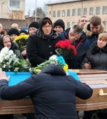 У Рожищі в останню дорогу провели захисника Андрія Бойчука. ФОТО