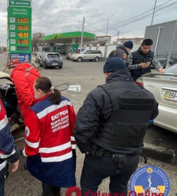 ДТП на Люстдорфской дороге: в аварии пострадали двое людей 