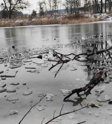 На Київщині рятувальники витягли з крижаної пастки трьох чоловіків
