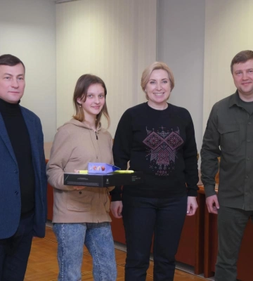На Рівненщині діти-сироти з прифронтових районів отримали ноутбуки
