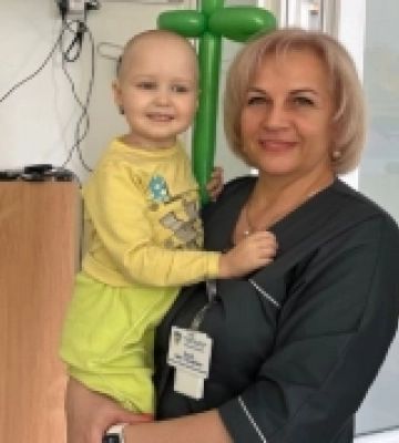 Рівненські лікарі роз'яснили, на які симптоми варто звернути увагу, щоб не упустити онкологію у дітей