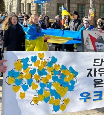 В Сеуле возле российского посольства прошел митинг в поддержку Украины (ФОТО)