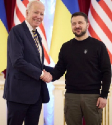 Президент США Байден прибув з неанонсованим візитом у Київ