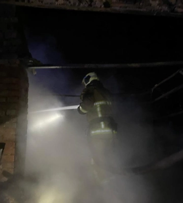 У Рівненському районі горіли двоповерховий будинок і квартира