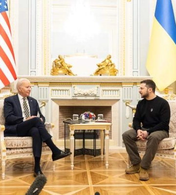 Це неймовірно вас бачити, – Байден Зеленському під час історичного візиту в Київ