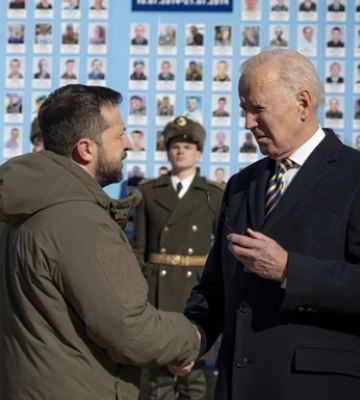Байден поклав квіти до Стіни пам&#039;яті загиблих за Україну