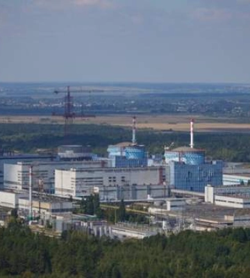 Внаслідок масованого обстрілу на Хмельницькій АЕС зупинили енергоблок