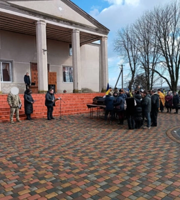 Піщанобрідська громада провела в останню путь загиблого військового 