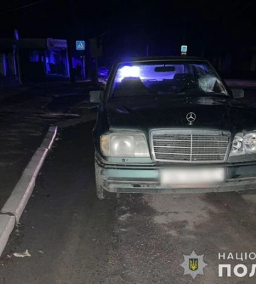 У Первомайську слідчі встановлюють обставини ДТП, у якій загинув пішохід.