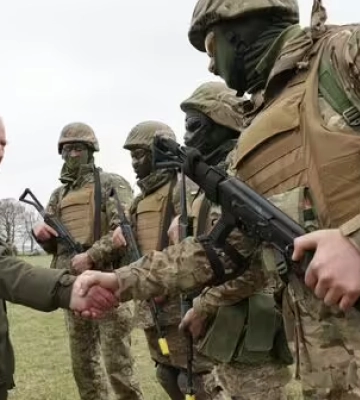 Король Чарльз ІІІ пообщался с украинскими бойцами, которые проходят обучение в Британии (ВИДЕО)