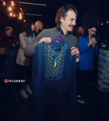 Зірка серіалу "Гра престолів" отримав вишиванку сумської дизайнерки Світлани Волик