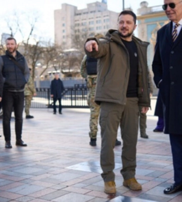 Що написав Байден, нагороджений у Києві табличкою за сміливість, у гостьовій книзі Маріїнського палацу