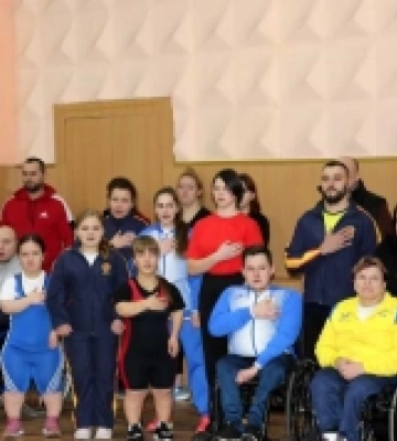 Десять рекордів Рівненщини встановили спортсмени на чемпіонаті області з пауерліфтингу