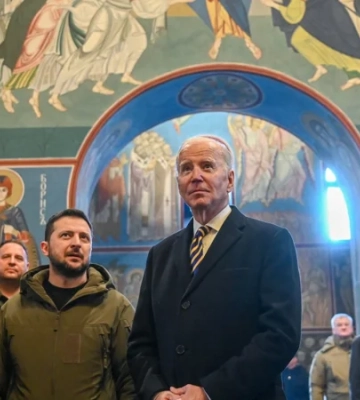 Байден и Зеленский посетили Михайловский Златоверхий собор. Епифаний поблагодарил президента США за поддержку Украины